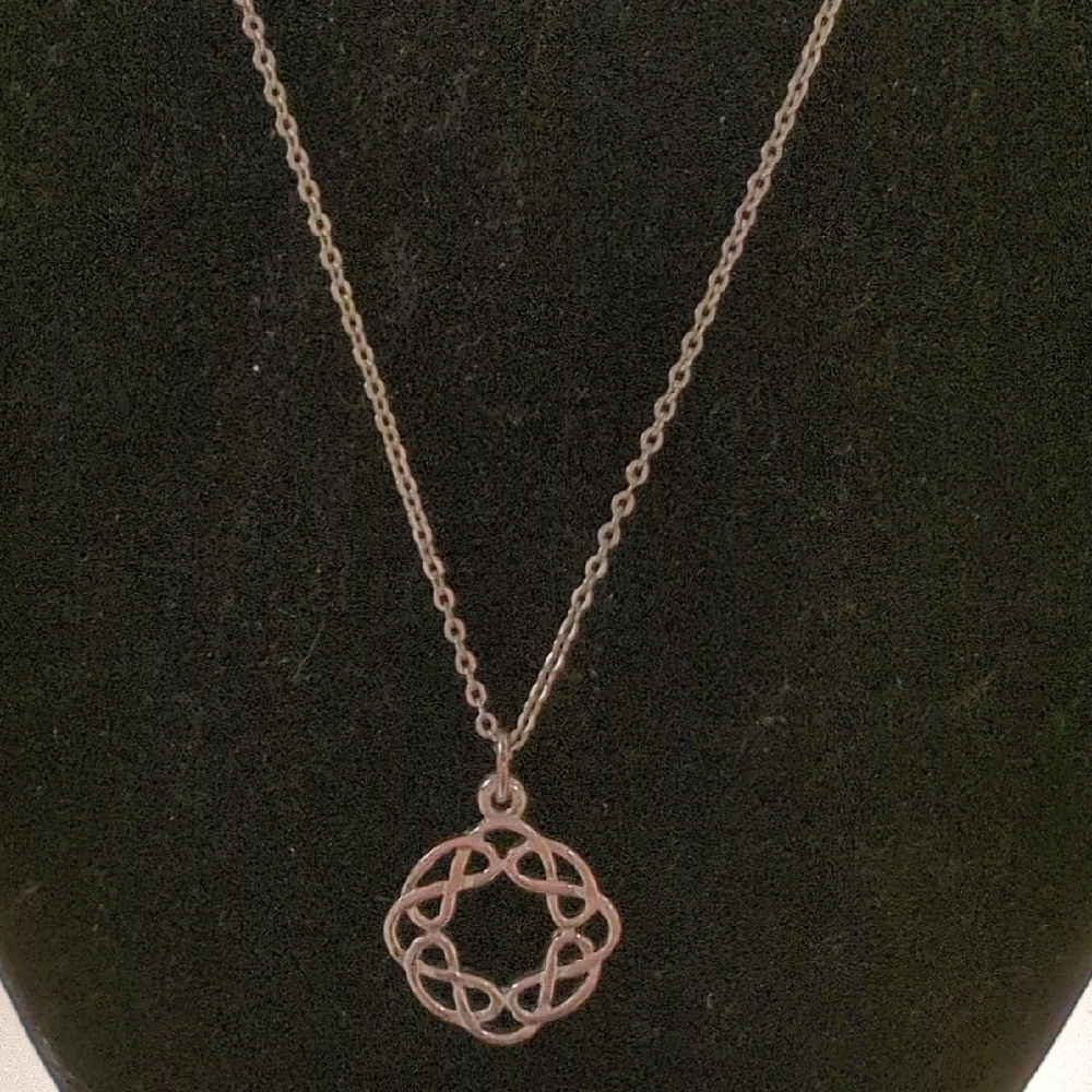 Elegant Silver Pendant Necklace